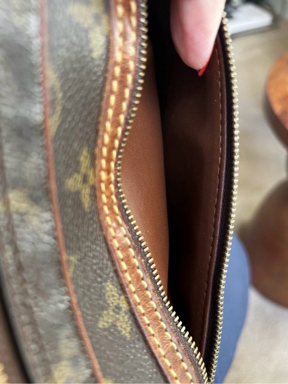 Louis Vuitton Monogram Marley Dragonne GM Wristlet/Clutch Bag - Picture 9 of 14